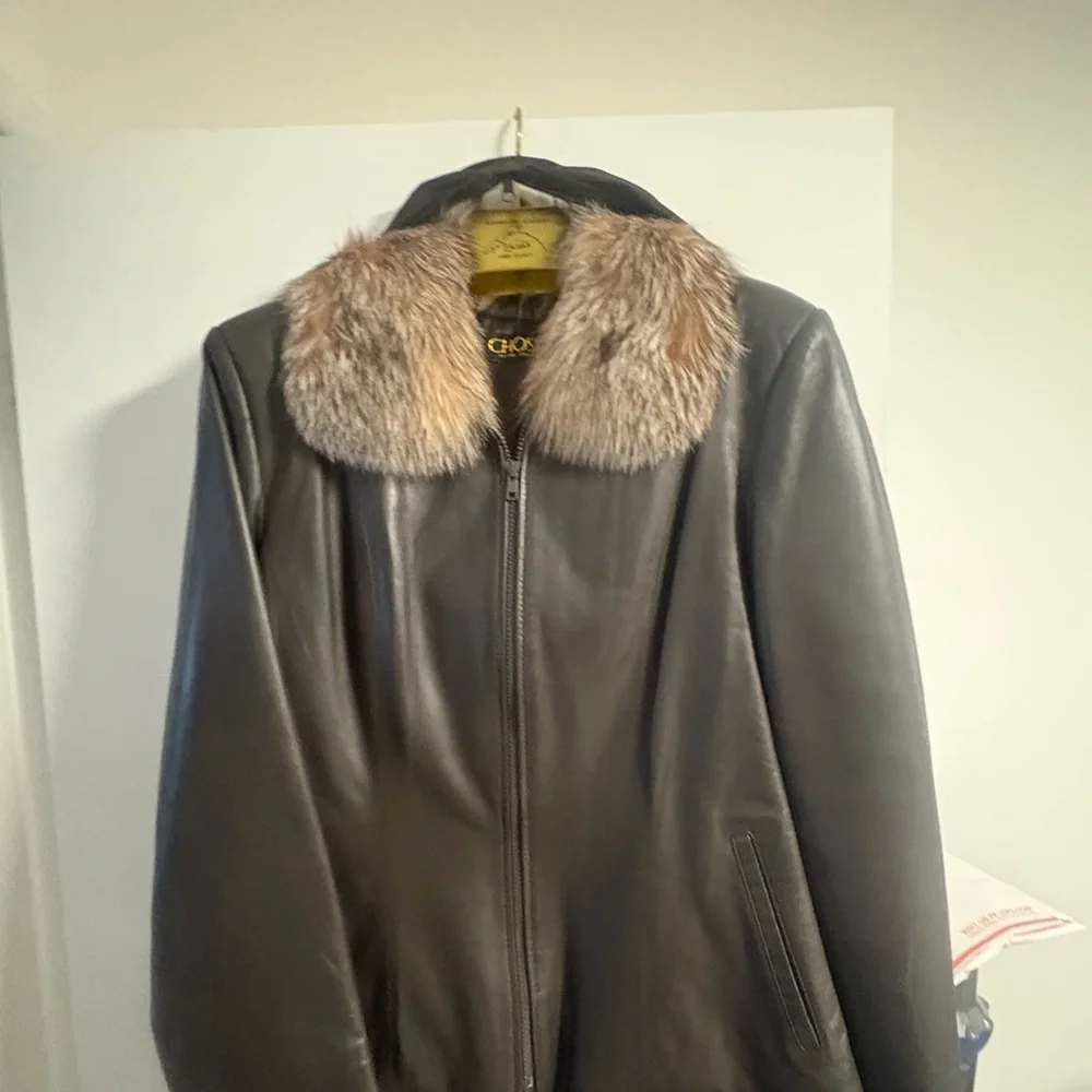 Chic Brown Leather Coat with Fur Collar - Picture 1 of 7